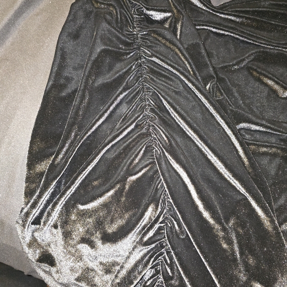 Torrid NWOT Black Velvet Off Shoulder Dress - Size 2 - Picture 4 of 6